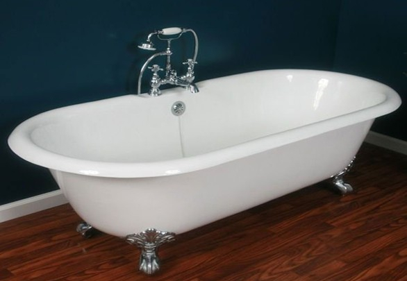 Cast iron enamel bathtub